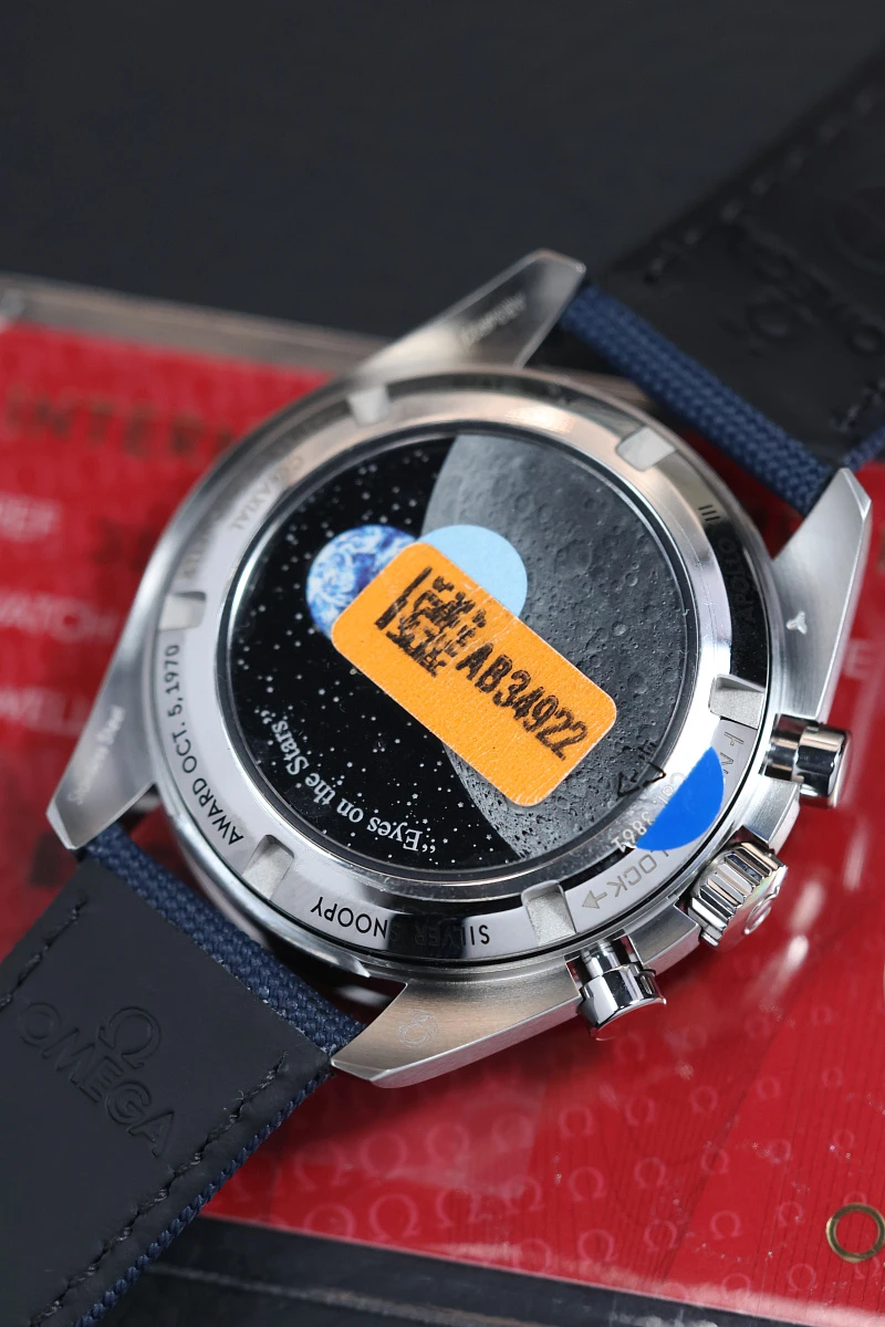 Купить элитные часы Omega Speedmaster Snoopy 310.32.42.50.02.001: в наличии в Москве!