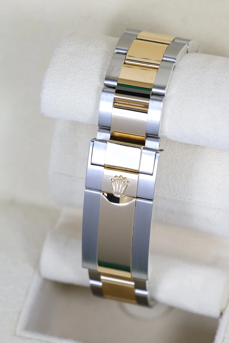 Купить элитные часы Rolex Cosmograph Daytona Steel &amp; Yellow Gold Champagne Dial 126503-0004: в наличии в Москве!