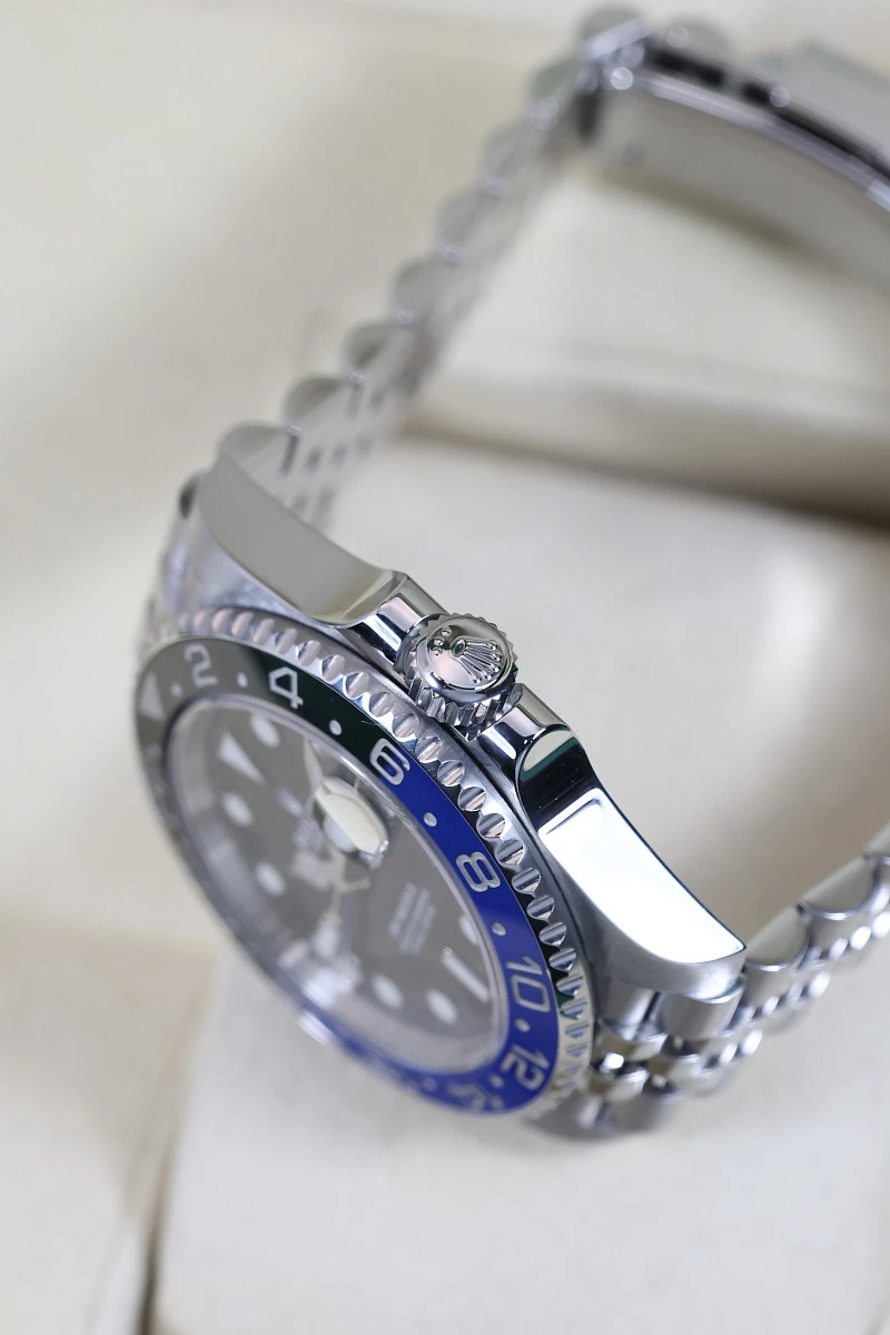 Купить элитные часы Rolex Gmt-Master Ii Batman 126710BLNR: в наличии в Москве!