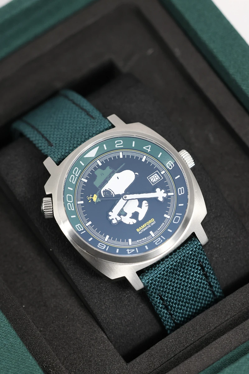 Bamford Limited Edition Peanuts "Beagle Scout" GMT Limited Edition For Hodinkee SNOOPY H — фото 2