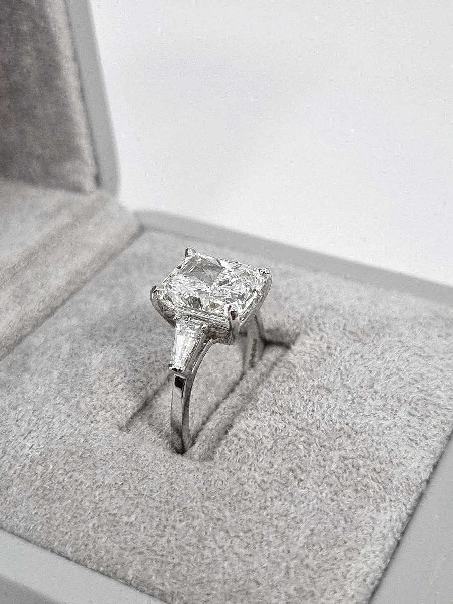 Купить украшение NO NAME Кольцо с бриллиантом 5,01 ct. G/VVS1 : в наличии в Москве!