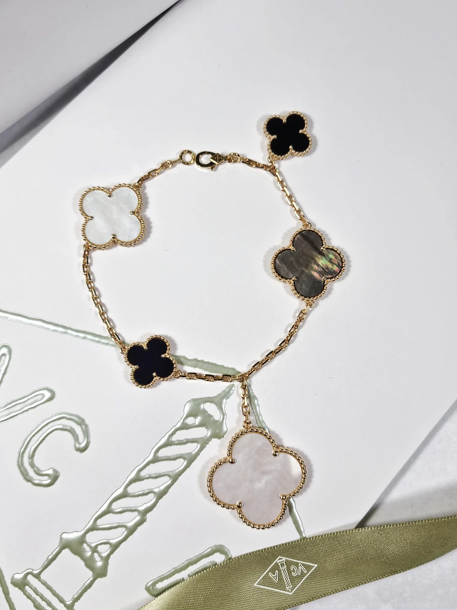 Купить украшение Van Cleef &amp; Arpels Magic Alhambra bracelet, 5 motifs VCARD78700: в наличии в Москве!