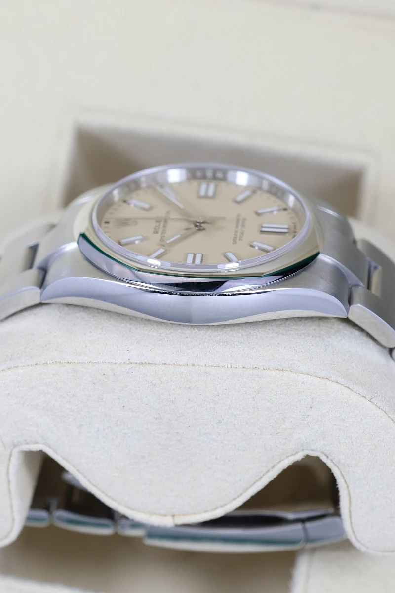Купить элитные часы Rolex Oyster Perpetual 41 Mm Beige Dial 134300: в наличии в Москве!