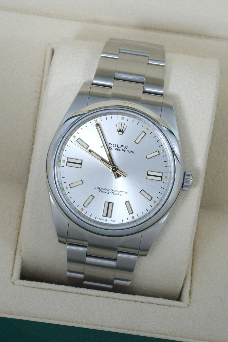 Купить элитные часы Rolex Oyster Perpetual 41mm Silver Dial 124300: в наличии в Москве!