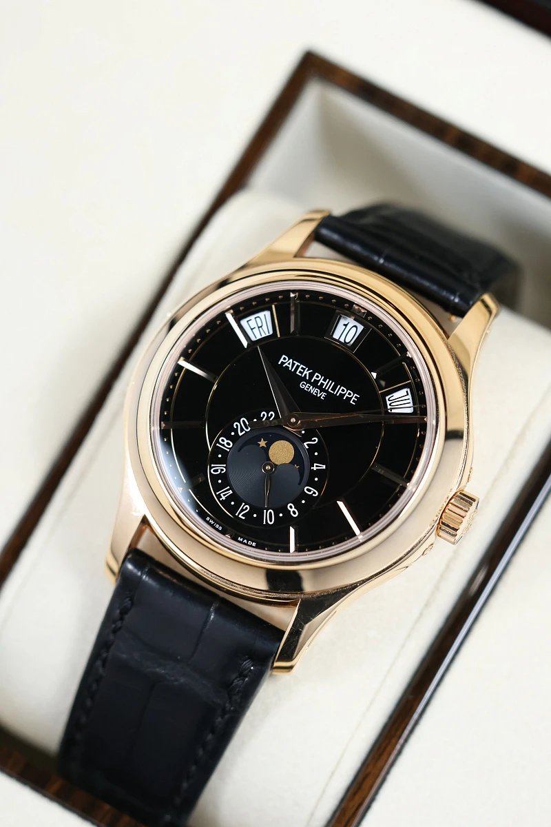 Купить элитные часы Patek Philippe Annual Calendar Rose Gold Black Dial 5205R-010: в наличии в Москве!