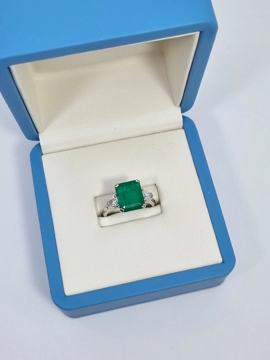 Купить украшение NO NAME Кольцо с изумрудом 3,90 ct. : в наличии в Москве!