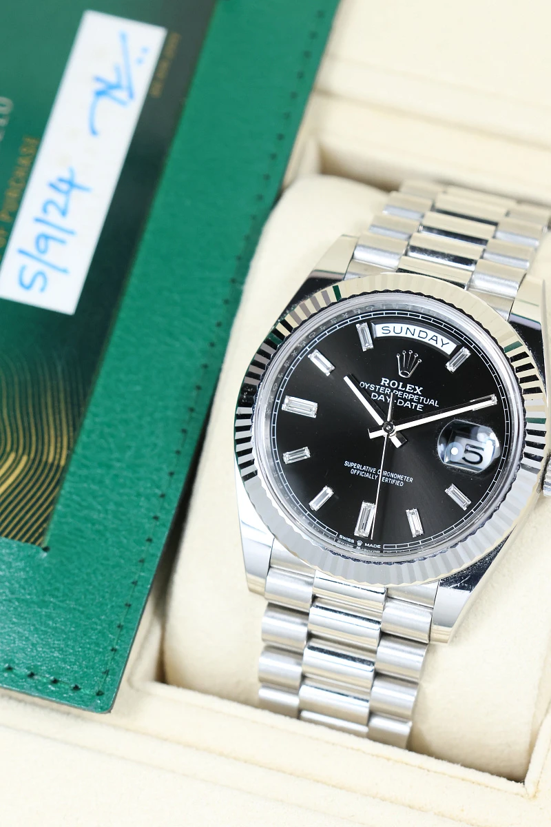 Купить элитные часы Rolex Day-Date 40 Oyster Perpetual Platinum Black Dial with Diamonds 228236: в наличии в Москве!