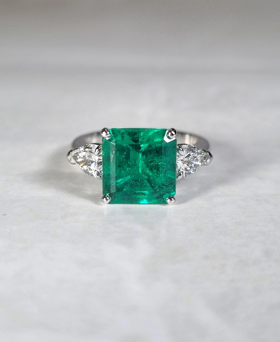 Купить украшение NO NAME Кольцо с изумрудом 3,99 ct. Muzo Green : в наличии в Москве!
