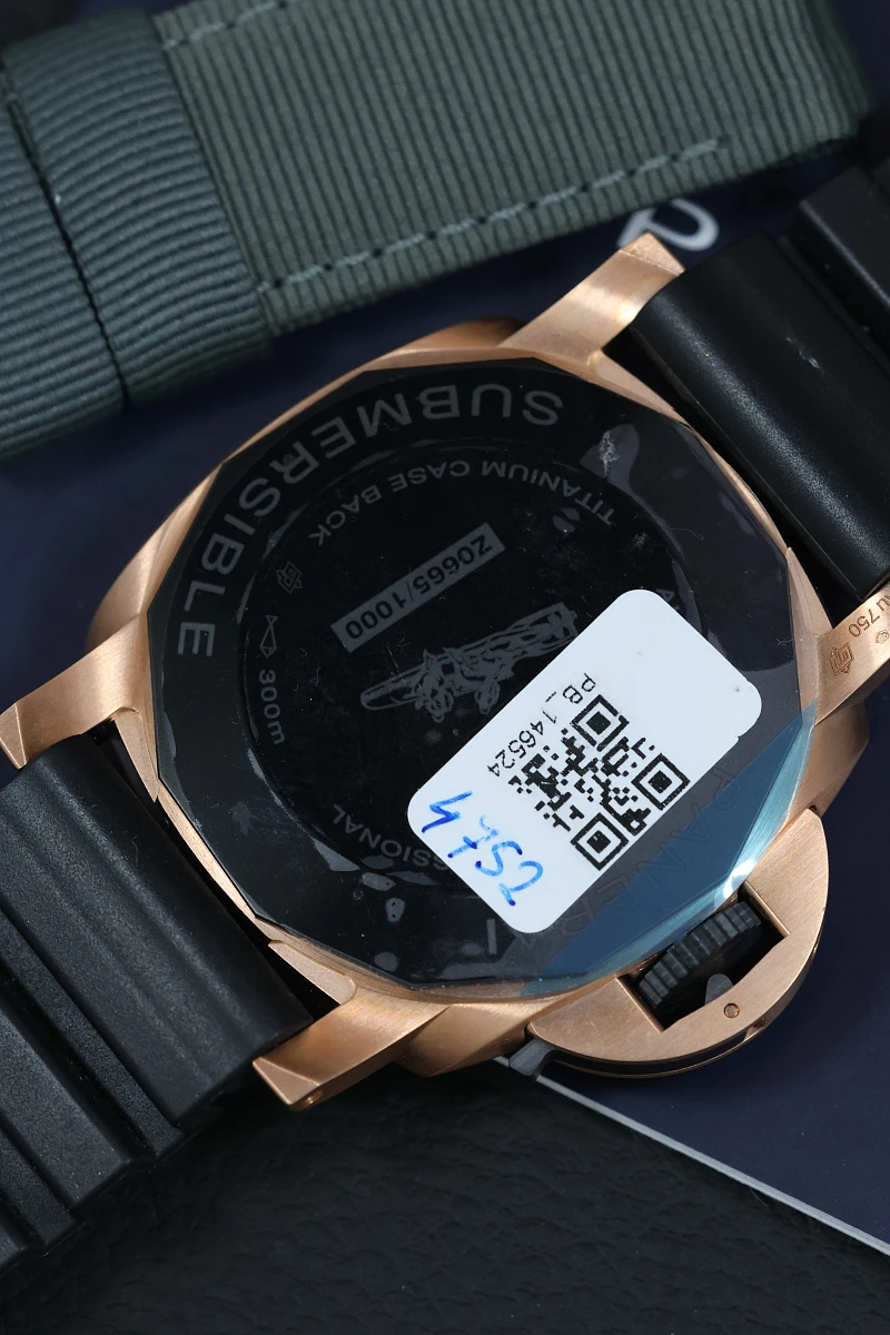 Купить элитные часы Panerai Submersible 44mm, Goldtech™ PAM02070 PAM02070: в наличии в Москве!