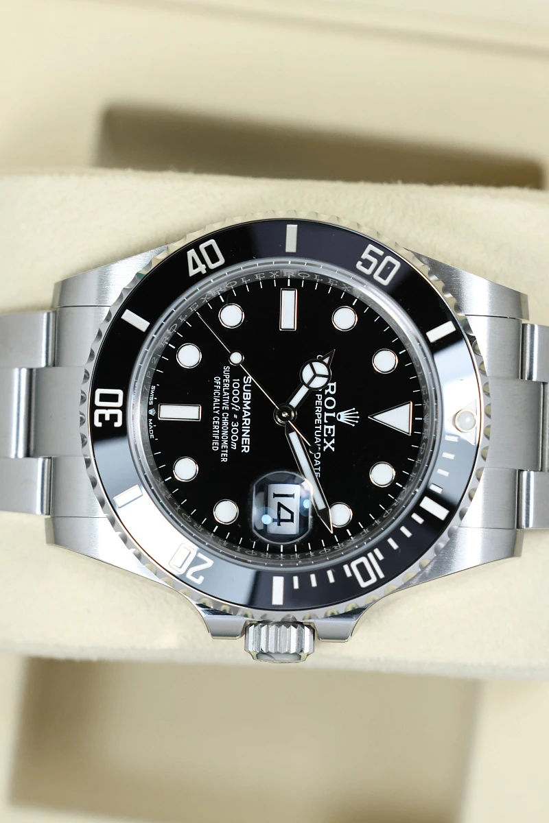 Купить элитные часы Rolex Oyster Perpetual Submariner Date 126610LN: в наличии в Москве!