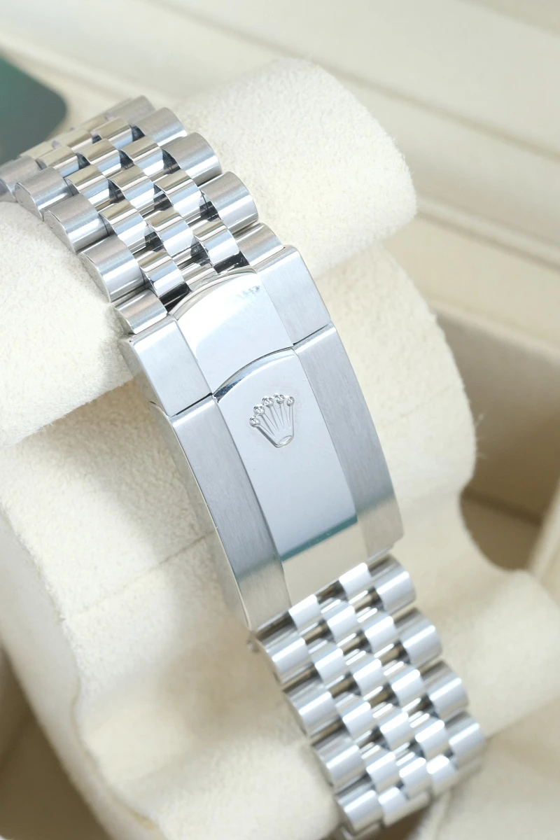 Купить элитные часы Rolex Oyster Perpetual Sky-Dweller Olive Green 336934: в наличии в Москве!
