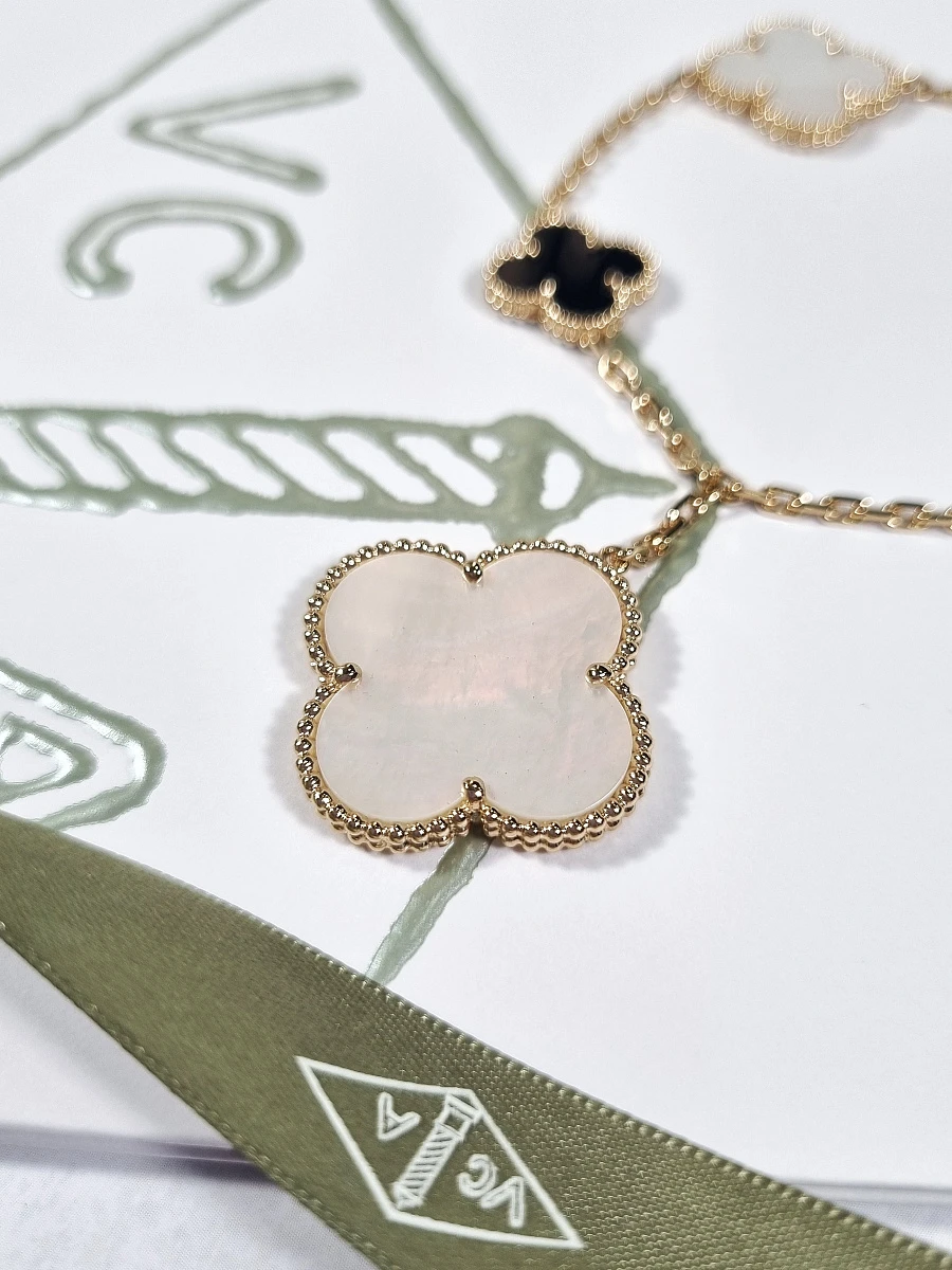 Купить украшение Van Cleef &amp; Arpels Magic Alhambra bracelet, 5 motifs VCARD78700: в наличии в Москве!