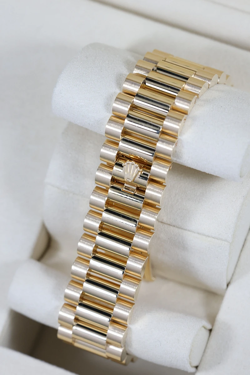 Купить элитные часы Rolex Day-Date 40 Yellow Gold White Dial 228238: в наличии в Москве!