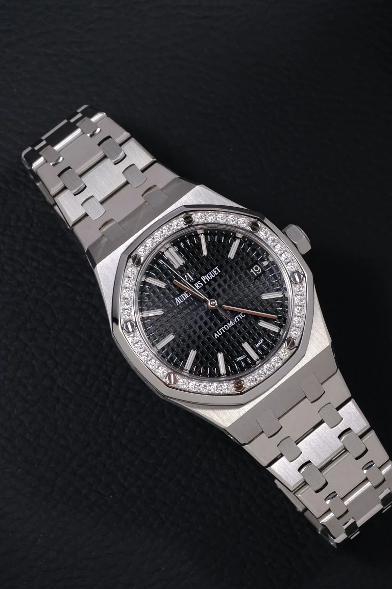 Audemars Piguet Royal Oak 37 mm Diamonds Black Dial 15451ST.ZZ.1256ST.01 — фото 2