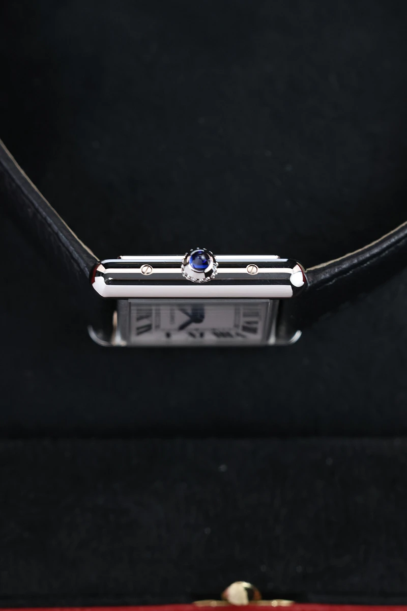 Купить элитные часы Cartier Tank Must De Cartier Small Model WSTA0135: в наличии в Москве!