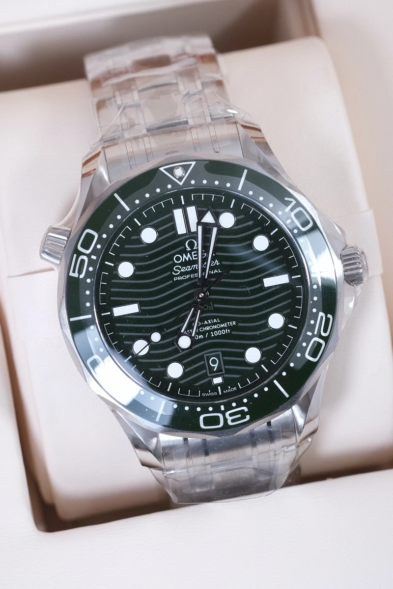 Omega Seamaster Diver 300M Co‑Axial Master Chronometer 42 mm Green Dial 210.30.42.20.10.001 — фото 2