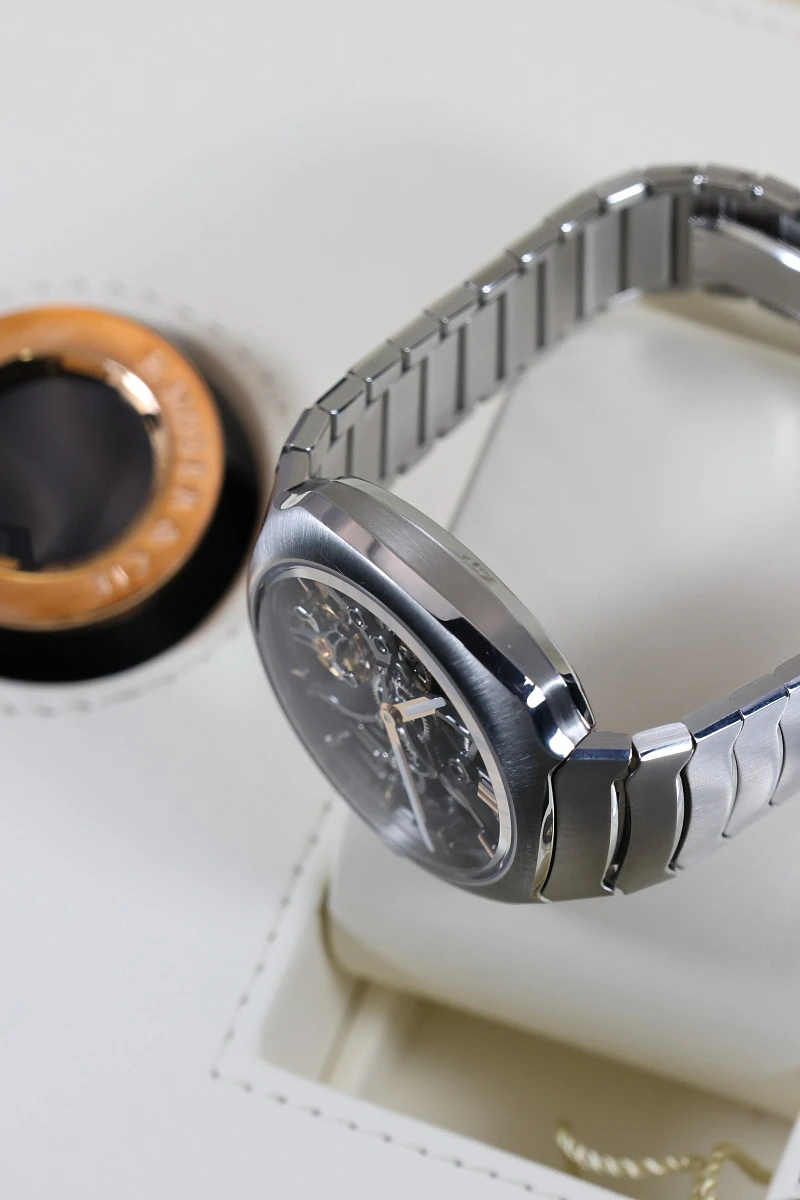 Купить элитные часы H. Moser &amp; Cie Streamliner Streamliner Tourbillon Skeleton 6814-1200: в наличии в Москве!