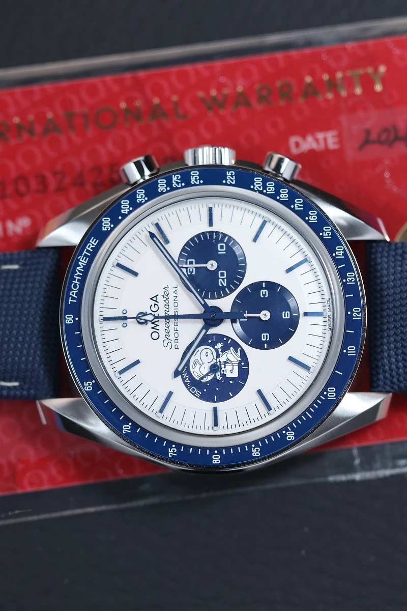 Купить элитные часы Omega Speedmaster Snoopy 310.32.42.50.02.001: в наличии в Москве!