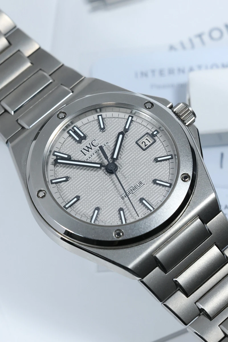 Купить элитные часы Iwc Ingenieur Titanium Automatic 40 IW328904: в наличии в Москве!