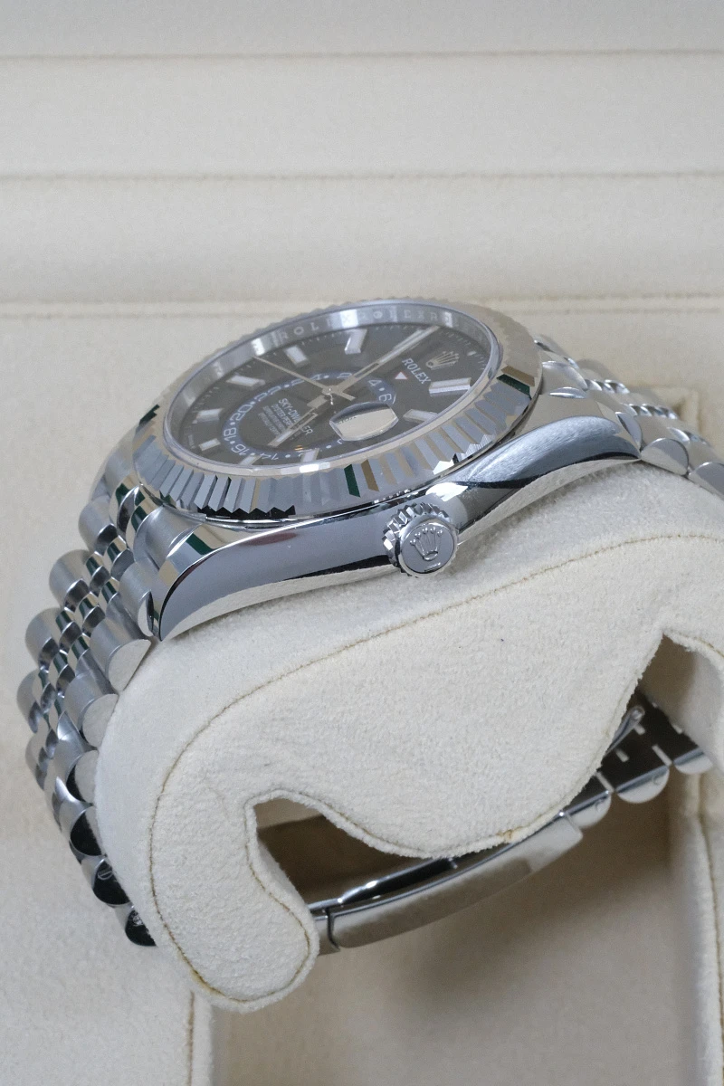 Купить элитные часы Rolex Oyster Perpetual Sky-Dweller Blue Dial 336934: в наличии в Москве!
