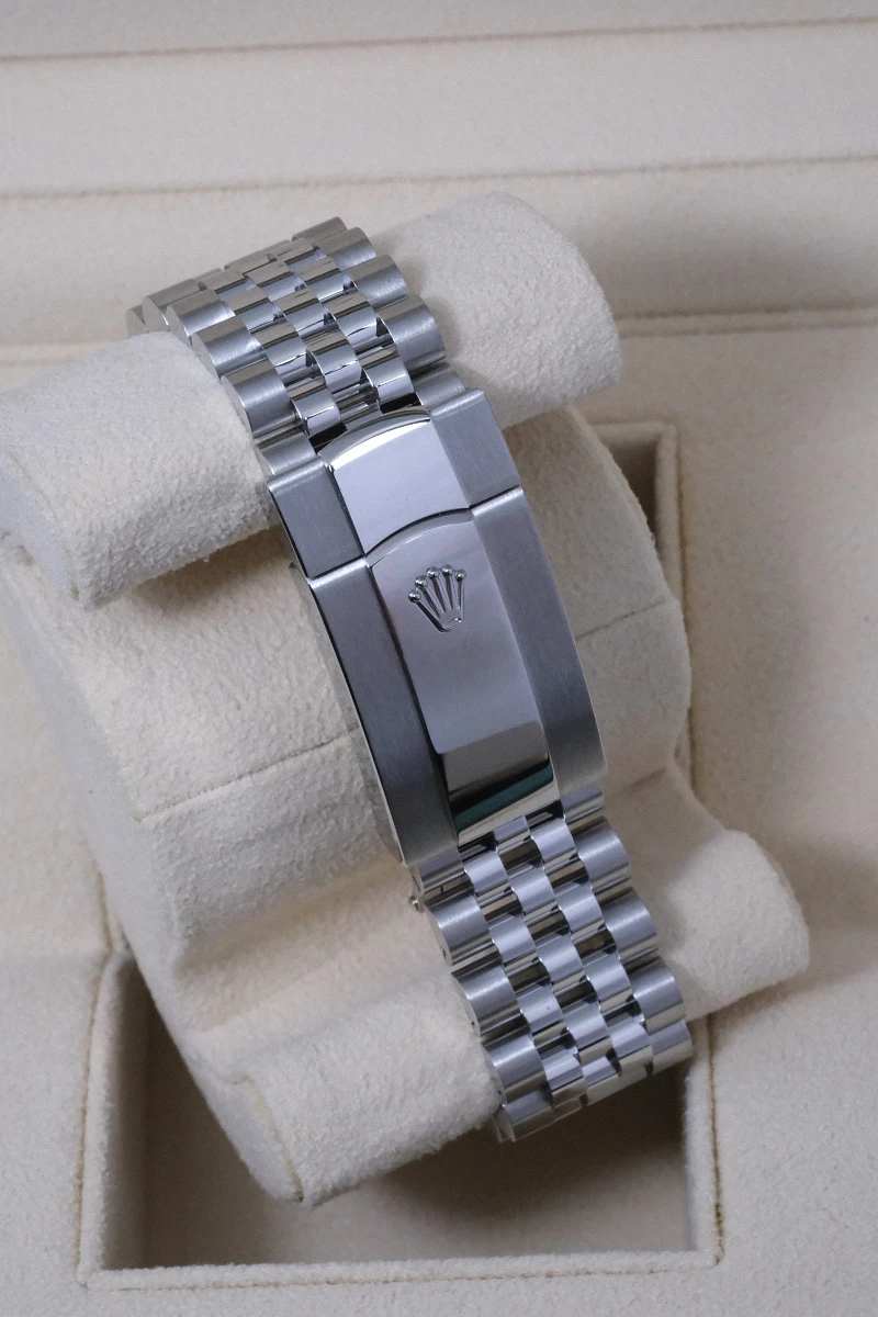 Купить элитные часы Rolex Oyster Perpetual Sky-Dweller Blue Dial 336934: в наличии в Москве!