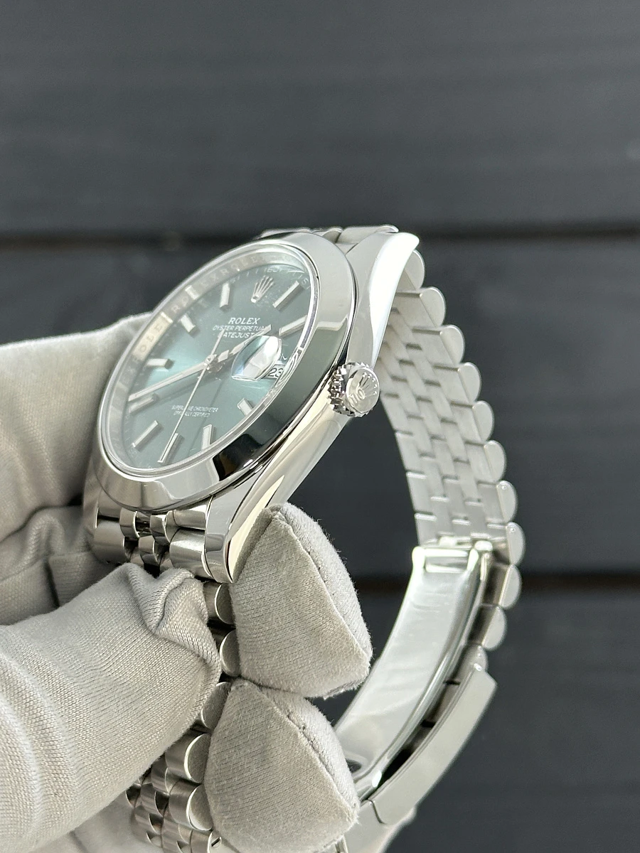 Купить элитные часы Rolex Datejust Oyster Oystersteel 41 mm 126300: в наличии в Москве!