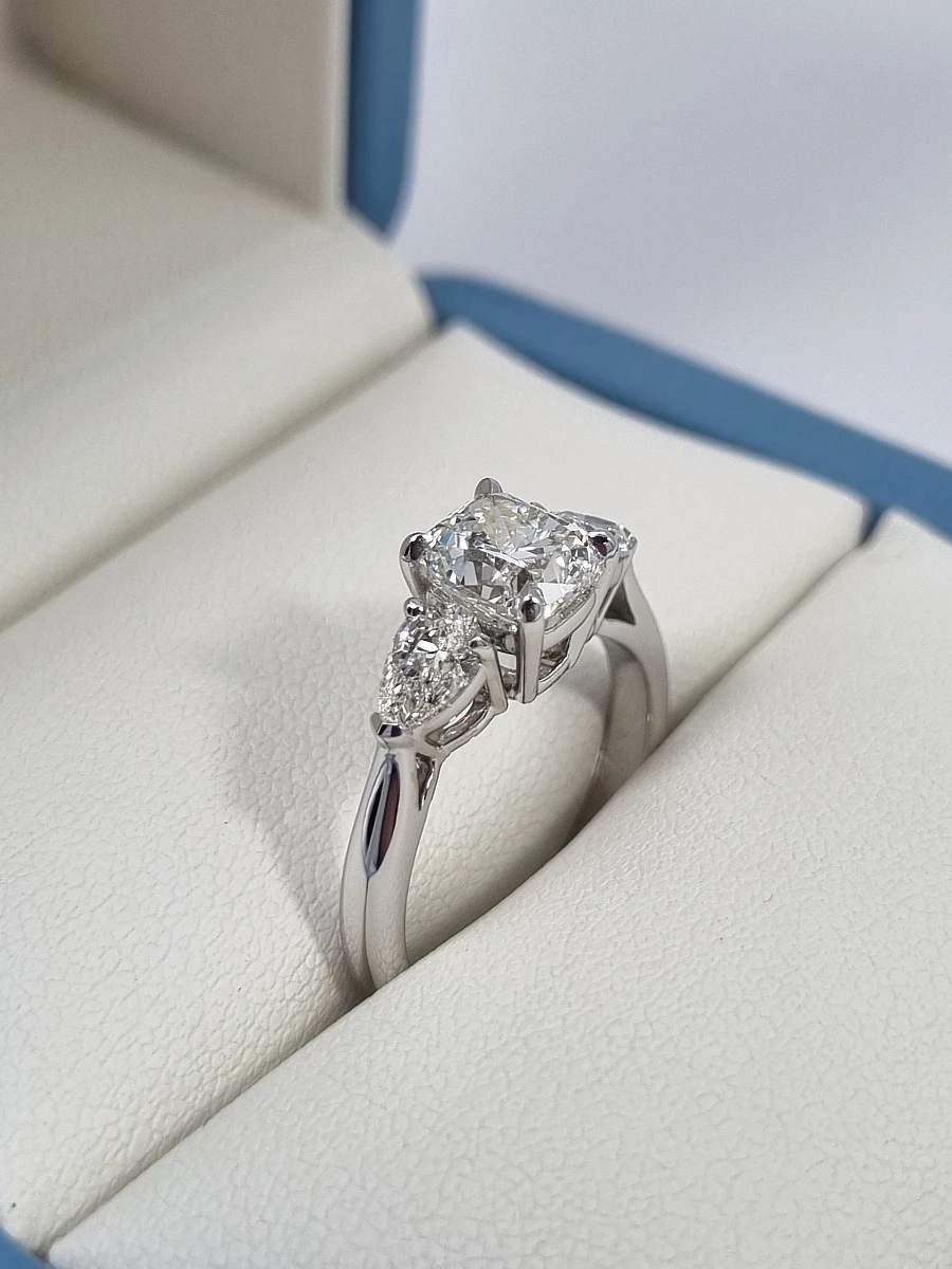 Купить украшение NO NAME Кольцо с бриллиантом 1,51 ct. I/VS1 : в наличии в Москве!