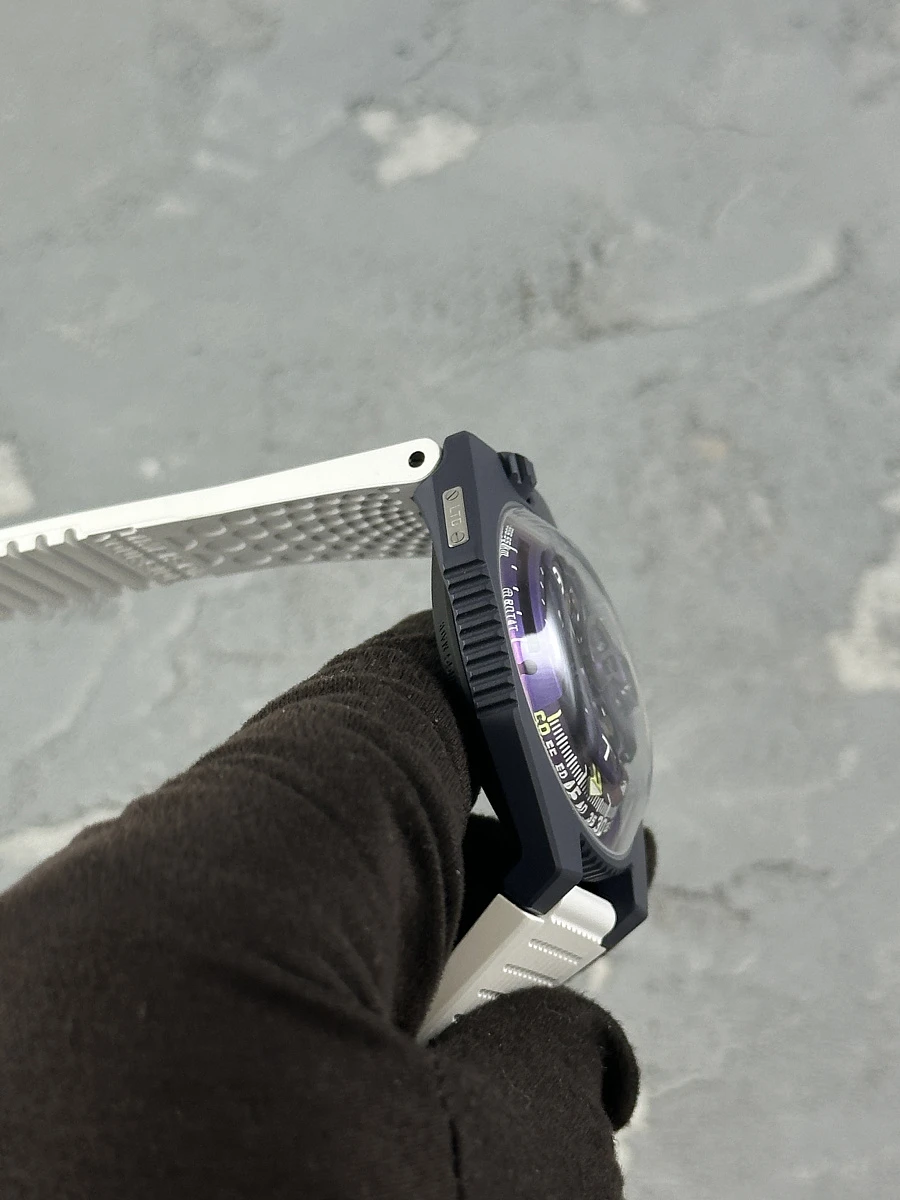 Купить элитные часы Urwerk UR-100V ULTRAVIOLET UR-100: в наличии в Москве!