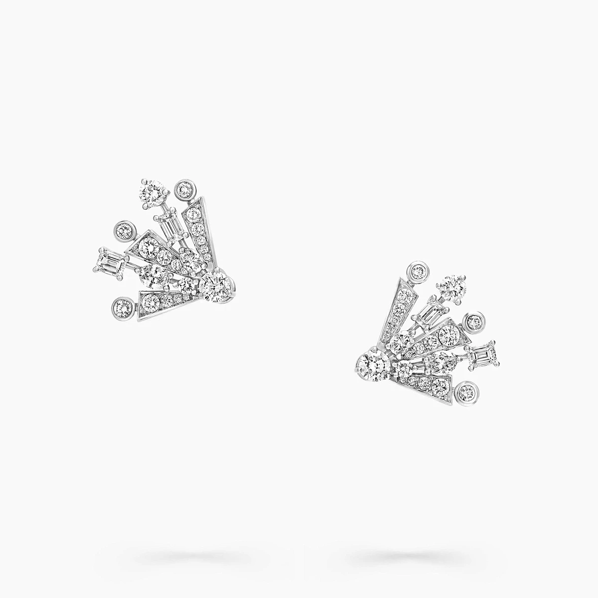 Купить украшение Graff New Dawn Diamond Mini Stud Earrings RGE1527: в наличии в Москве!