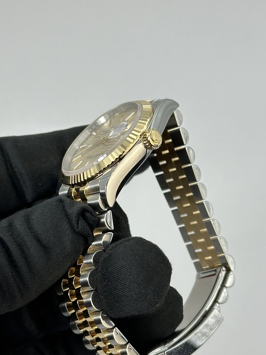 Купить элитные часы Rolex Datejust 36mm Steel &amp; Yellow Gold Fluted Motif 126233: в наличии в Москве!