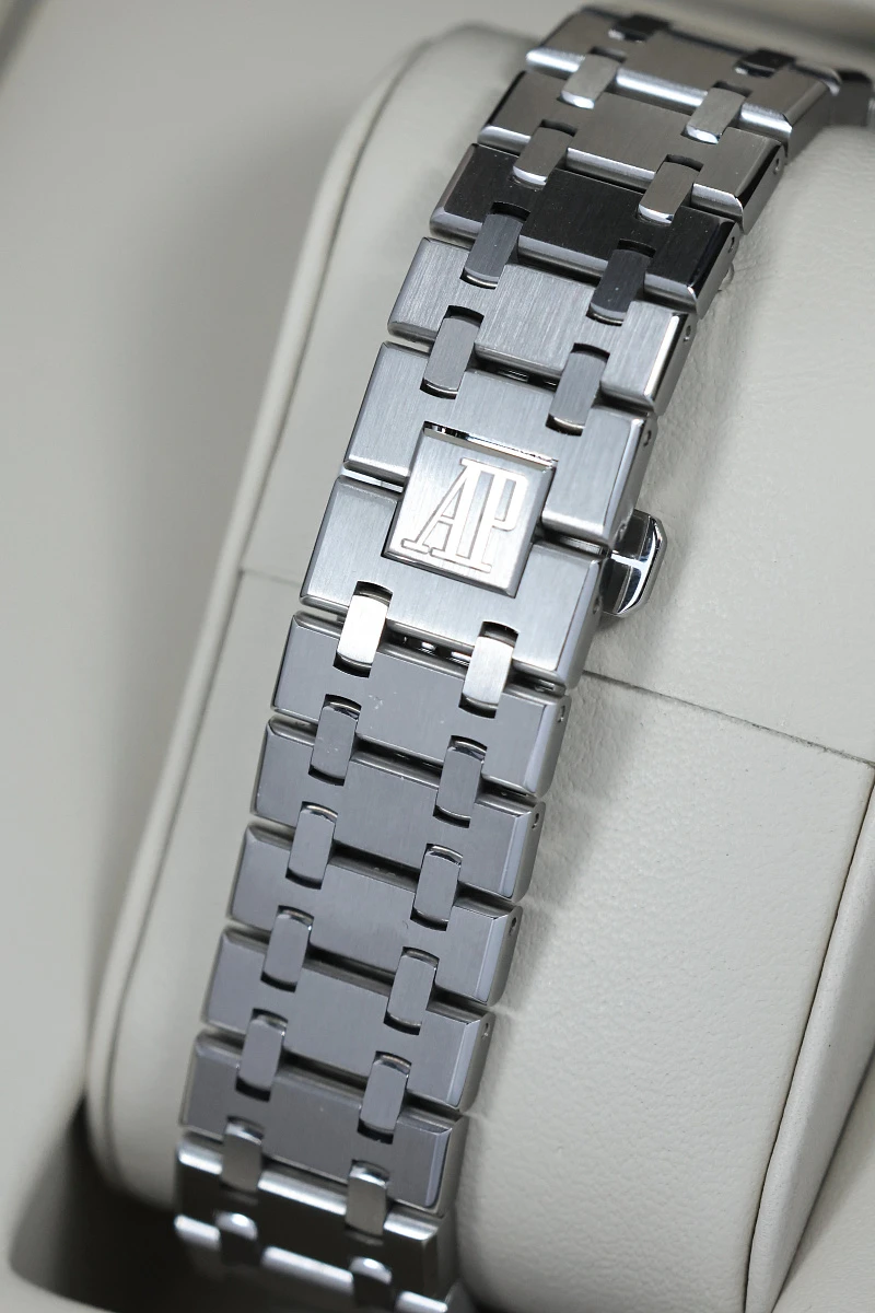 Купить элитные часы Audemars Piguet Royal Oak 39mm White Dial 15300ST.00.1220ST.01: в наличии в Москве!