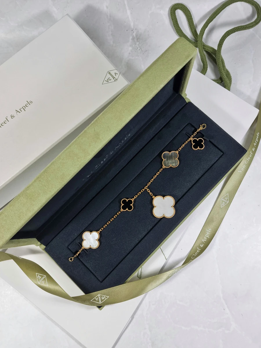 Купить украшение Van Cleef &amp; Arpels Magic Alhambra bracelet, 5 motifs VCARD78700: в наличии в Москве!