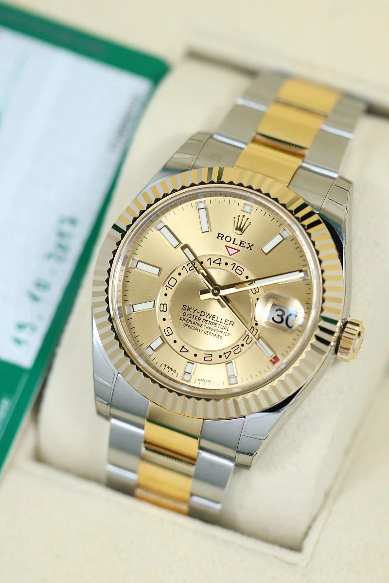 Купить элитные часы Rolex Sky-Dweller Steel Gold Champagne Dial 326933: в наличии в Москве!