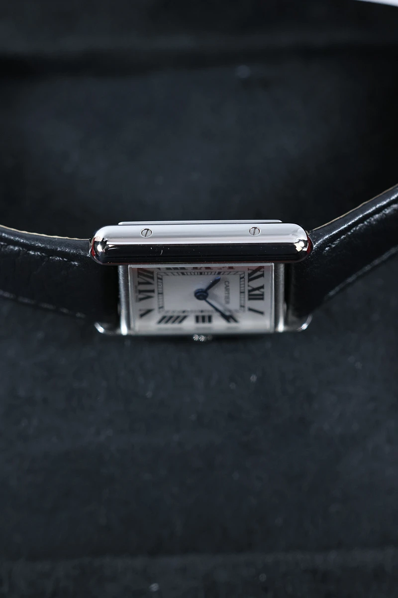 Купить элитные часы Cartier Tank Must De Cartier Small Model WSTA0135: в наличии в Москве!
