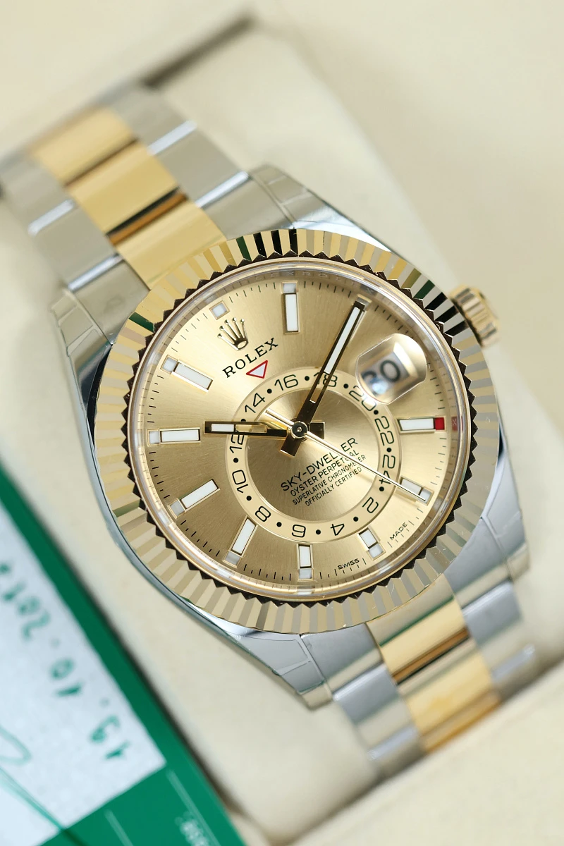 Купить элитные часы Rolex Sky-Dweller Steel Gold Champagne Dial 326933: в наличии в Москве!