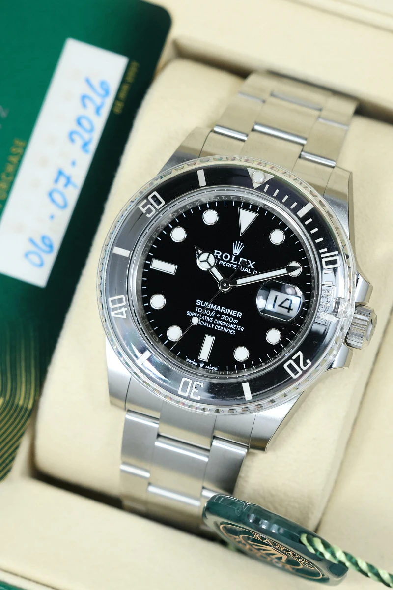Купить элитные часы Rolex Oyster Perpetual Submariner Date 126610LN: в наличии в Москве!