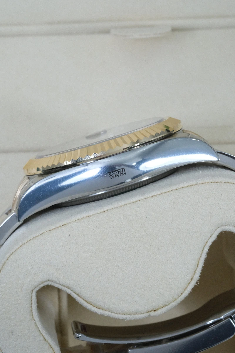 Купить элитные часы Rolex Sky-Dweller Steel &amp; Yellow Gold Champagne Dial 336933: в наличии в Москве!