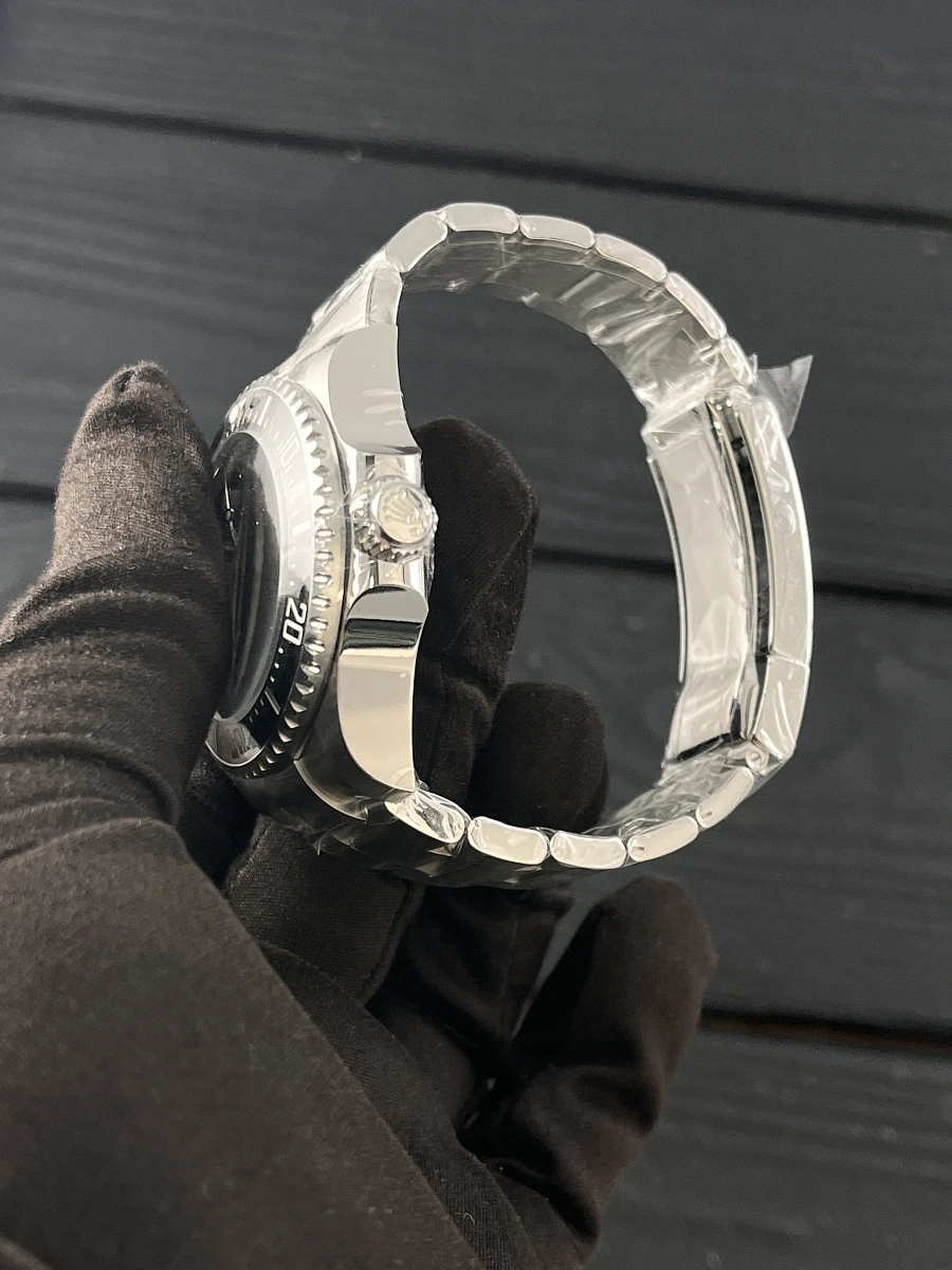 Купить элитные часы Rolex Deepsea 44mm Steel 136660: в наличии в Москве!