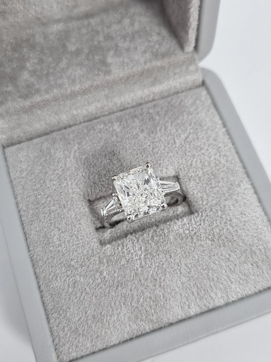Купить украшение NO NAME Кольцо с бриллиантом 5,01 ct. G/VVS1 : в наличии в Москве!
