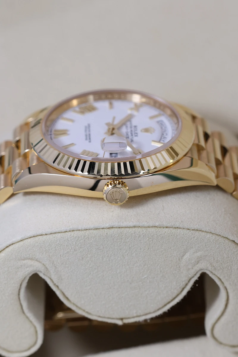 Купить элитные часы Rolex Day-Date 40 Yellow Gold White Dial 228238: в наличии в Москве!