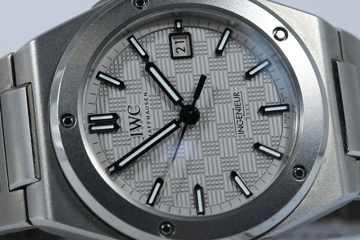 Купить элитные часы Iwc Ingenieur Titanium Automatic 40 IW328904: в наличии в Москве!