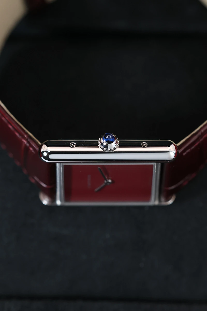 Купить элитные часы Cartier Tank Must De Cartier Red Large WSTA0113: в наличии в Москве!