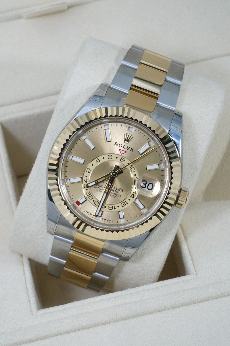 Купить элитные часы Rolex Sky-Dweller Steel &amp; Yellow Gold Champagne Dial 336933: в наличии в Москве!