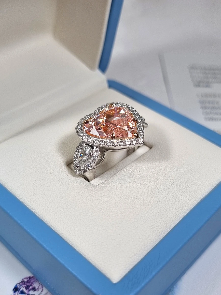 Купить украшение NO NAME КОЛЬЦО С БРИЛЛИАНТОМ 8,36 CT. FANCY INTENSE PINK*/VVS2 : в наличии в Москве!