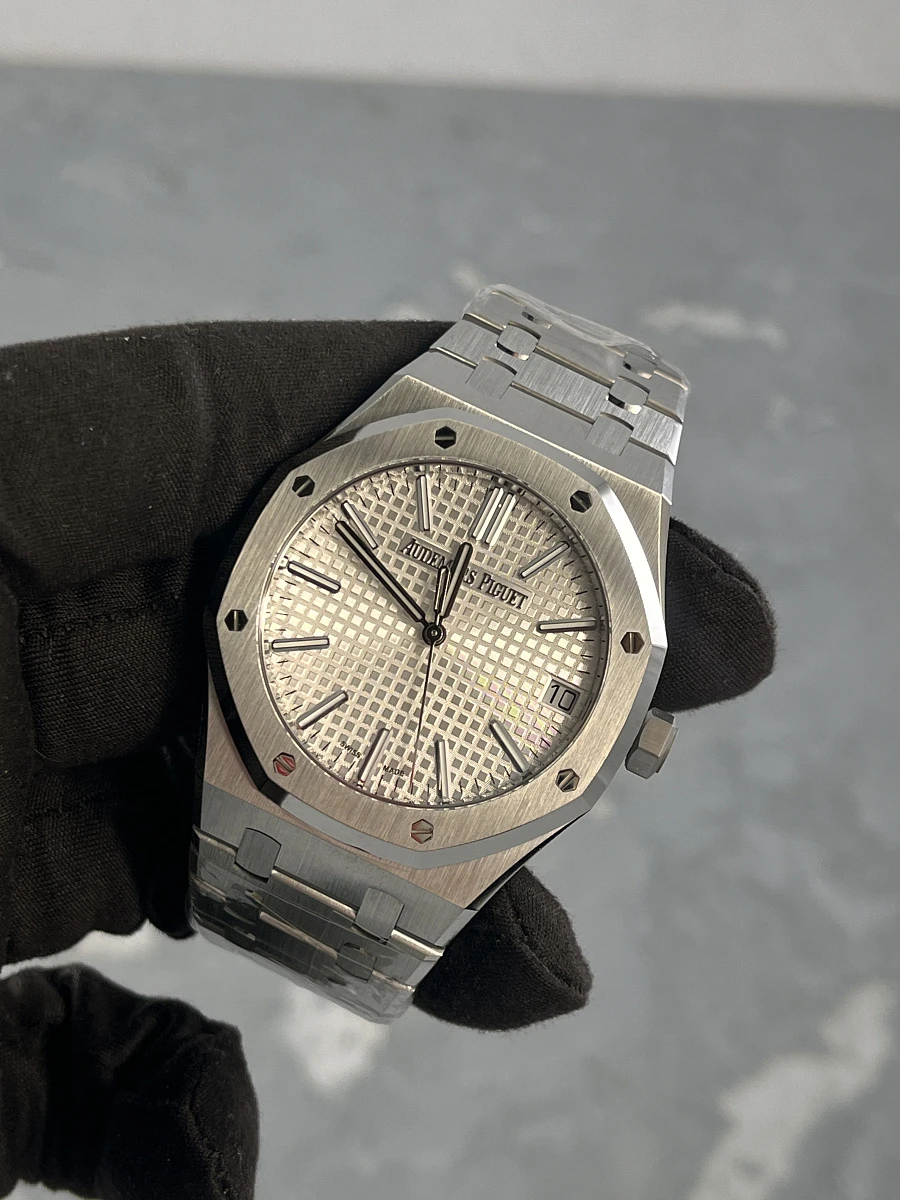 Купить элитные часы Audemars Piguet Royal Oak Selfwinding 15510ST.OO.1320ST.08: в наличии в Москве!