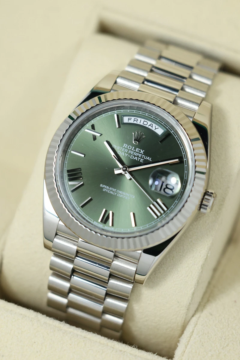 Купить элитные часы Rolex Oyster Perpetual White Gold Day-Date Olive Dial 228239: в наличии в Москве!