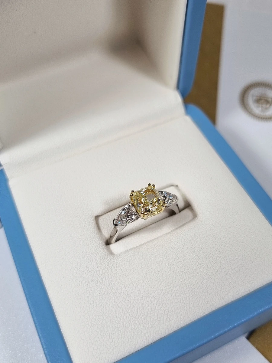 Купить украшение NO NAME Кольцо с бриллиантом 2,02 ct. W to X/VS2 : в наличии в Москве!