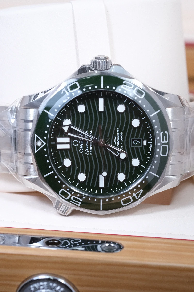 Omega Seamaster Diver 300M Co‑Axial Master Chronometer 42 mm Green Dial 210.30.42.20.10.001 — фото 6