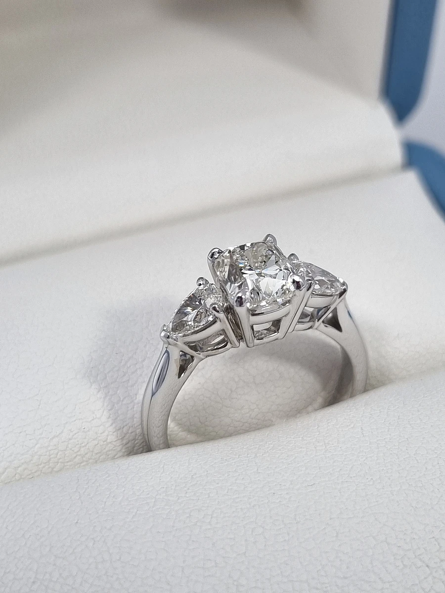Купить украшение NO NAME Кольцо с бриллиантом 1,51 ct. I/VS1 : в наличии в Москве!