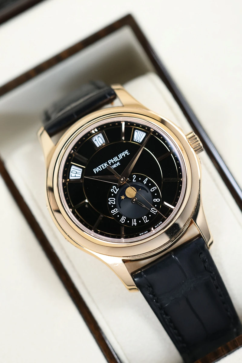 Купить элитные часы Patek Philippe Annual Calendar Rose Gold Black Dial 5205R-010: в наличии в Москве!